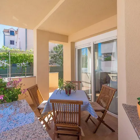Spacious 2br Near Center *