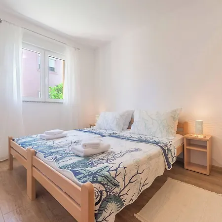 Spacious 2br Near Center 扎达尔