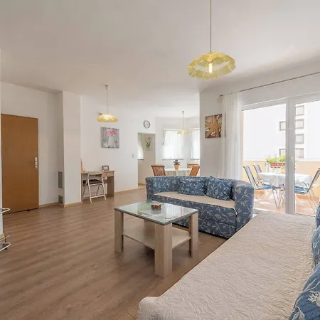 Spacious 2br Near Center * Задар