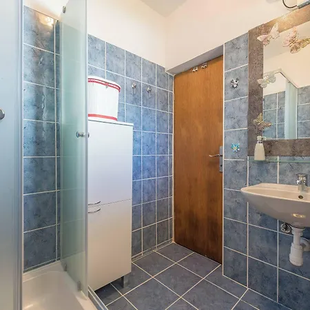 Spacious 2br Near Center Apartment