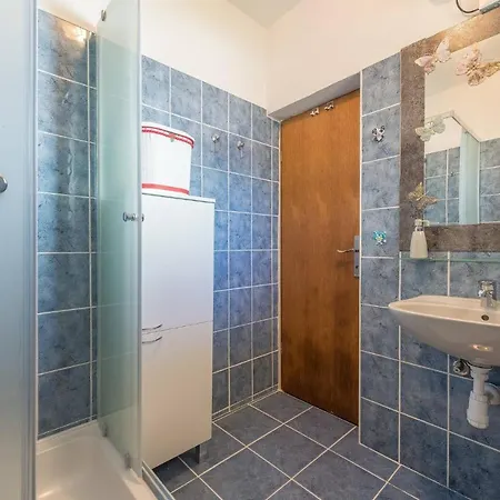 Spacious 2br Near Center *