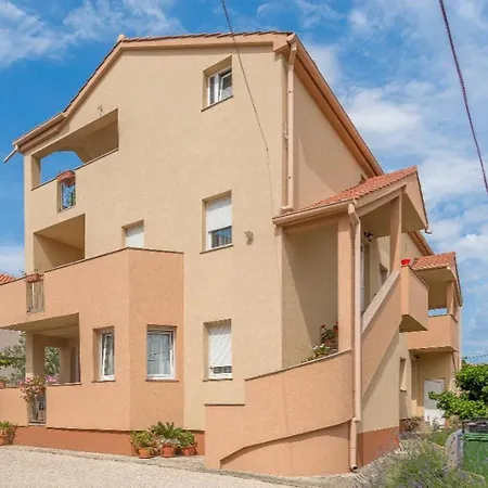 Spacious 2br Near Center Zadar